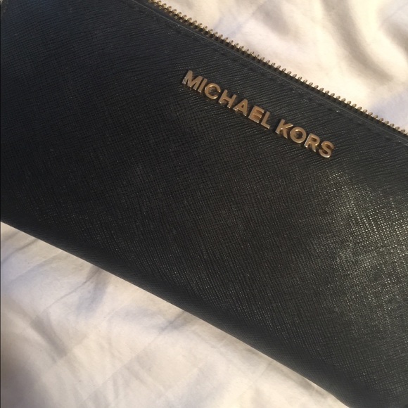 Michael Kors wallet - Picture 2 of 5
